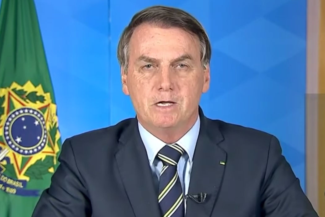 Bolsonaro pede o fim do “confinamento em massa” e minimiza preocupação com coronavírus