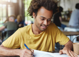 Conheça as regras para a prova de redação do Enem 2025 no domingo