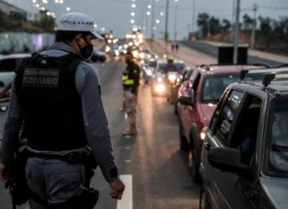 Operação Lei Seca fiscaliza 930 veículos e prende 93 condutores