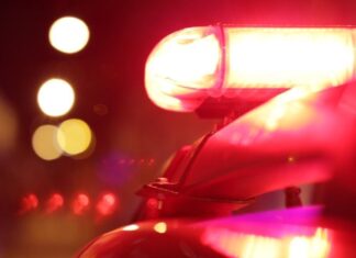 Militares resgatam família em caminhonete submersa durante chuva forte em Matupá