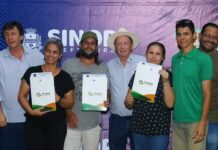 Moradores da Comunidade Belo Ramo em Sinop recebem escrituras