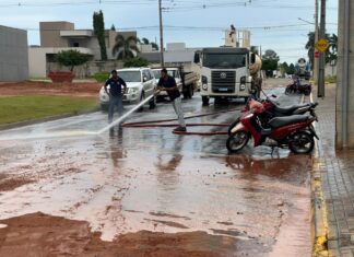 Sorriso tem mutirão de limpeza após chuva de quase 70 mm