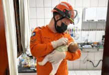 Bombeiros socorre bebê recém-nascido que engasgou com saliva