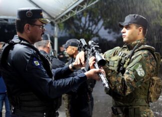 Governo de MT entrega R$ 2,3 milhões em fuzis e drones ao Bope