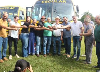 Prefeitura de Sinop entrega novos ônibus para o transporte escolar
