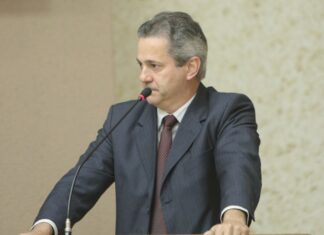 Dilmair Callegaro requer informações sobre loteamentos e limpeza urbana