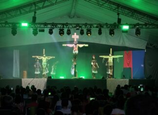 Paixão de Cristo reúne 5 mil pessoas no Estádio Gigante do Norte em Sinop