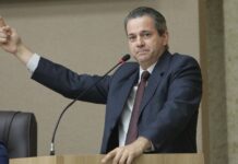 Dilmair Callegaro reivindica iluminação de praça e revitalização de academia pública