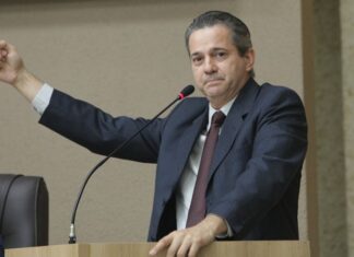 Dilmair Callegaro reivindica iluminação de praça e revitalização de academia pública