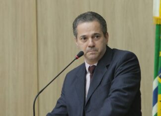 Dilmair Callegaro indica a aquisição de mini escavadeiras para limpeza pública