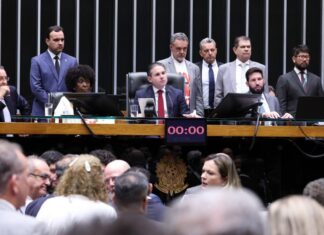 Aprovada em dois turnos fim da escala 6×1 com jornada máxima de 40 horas semanais