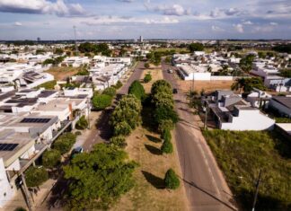 Pacote de R$ 1,9 bilhão garantiu casas para 1,4 mil famílias e asfalto novo em estradas em Sinop
