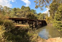 Estrutura comprometida em ponte bloqueia estrada em Santa Carmem