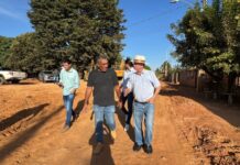 Dorner acompanha obras de pavimentação em três frentes de trabalho