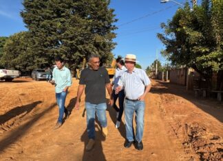 Dorner acompanha obras de pavimentação em três frentes de trabalho