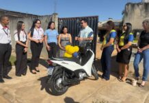 CDL Sinop entrega moto zero km à sorteada na campanha “Amor em Dose Dupla”