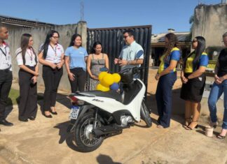 CDL Sinop entrega moto zero km à sorteada na campanha “Amor em Dose Dupla”
