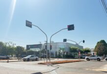Semáforo entra em operação no cruzamento das avenidas das Figueiras e Itaúbas, em Sinop