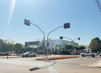 Semáforo entra em operação no cruzamento das avenidas das Figueiras e Itaúbas, em Sinop