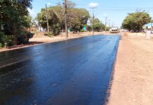 Pavimentação da Estrada Dalva avança com aplicação da camada asfáltica