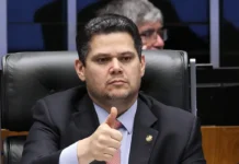 Alcolumbre destrava PEC do fim da 6×1 após conversas com Lula
