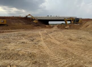 Obras do viaduto alteram o tráfego na Rodovia dos Imigrantes durante o final de semana