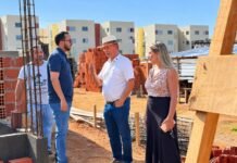 Prefeito Roberto Dorner fiscaliza obras de UBS e creche no Nico Baracat